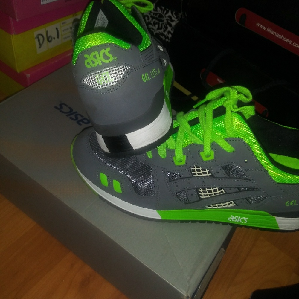 Sneakers